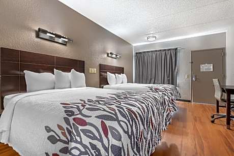 Deluxe Room with Two Queen Beds with Kitchenette Smoking