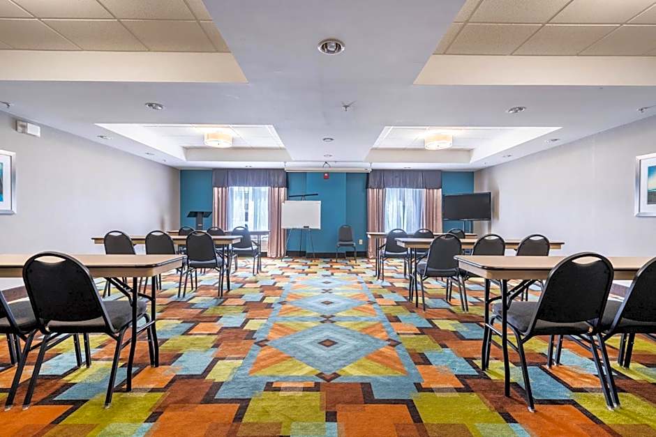HOLIDAY INN EXPRESS & SUITES ROANOKE RAPIDS By IHG