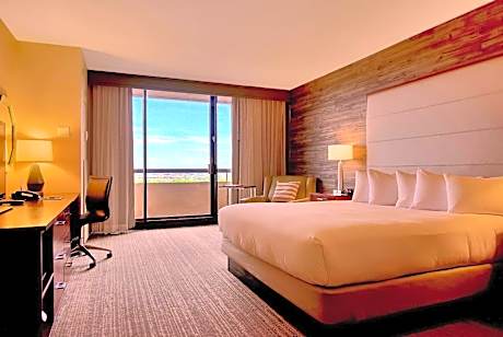 1 King - Balcony - Amenities Delivered Daily