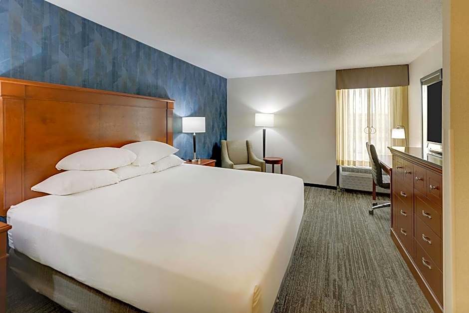 Drury Inn & Suites St. Louis St. Peters