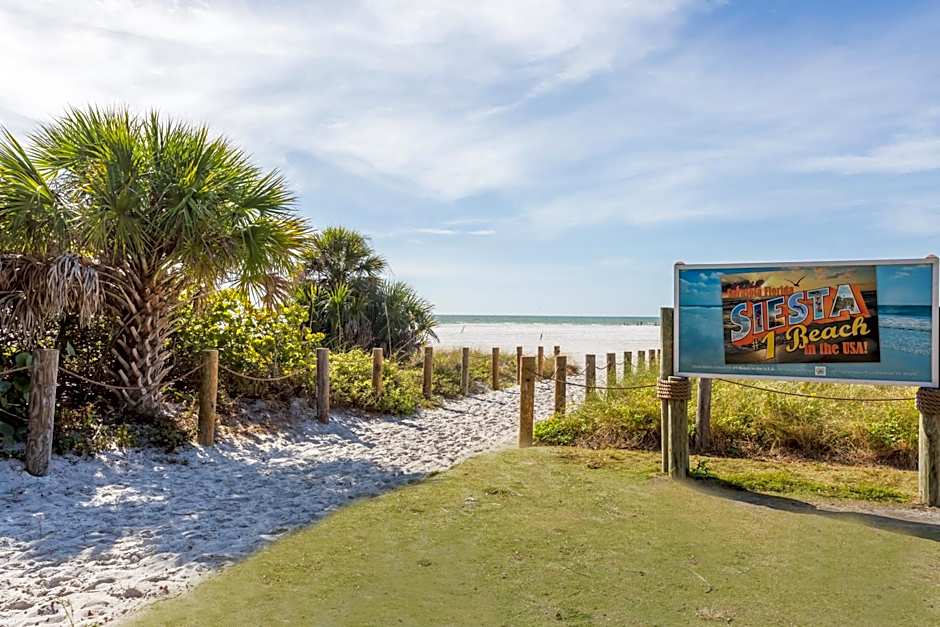 Super 8 by Wyndham Sarasota Near Siesta Key