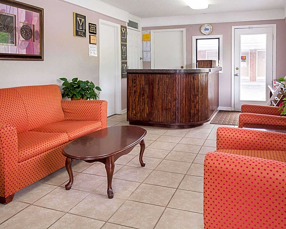 Rodeway Inn & Suites