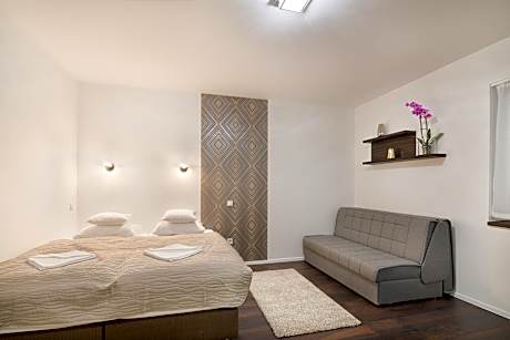 Standard - 1 Bed Queen Non-Smoking