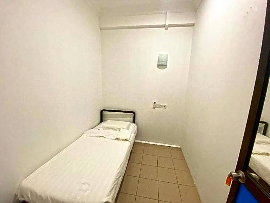 SPOT ON 90077 Cherry's Lodge