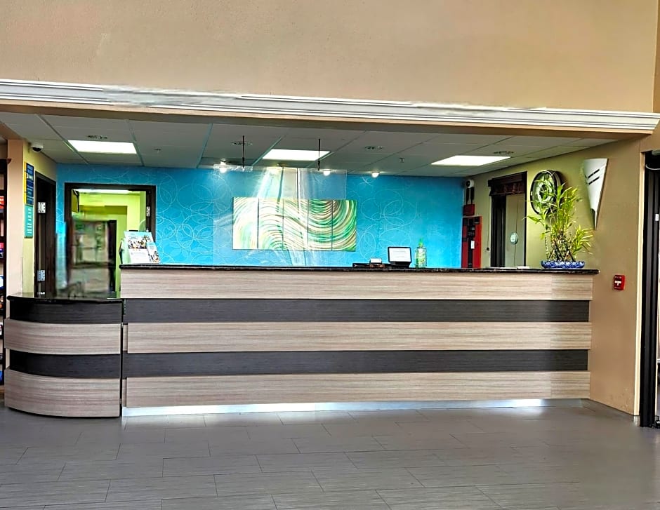Days Inn & Suites by Wyndham Sam Houston Tollway