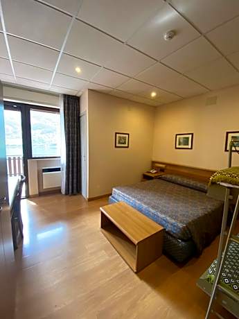 Family Room (2 Adults + 2 Children)