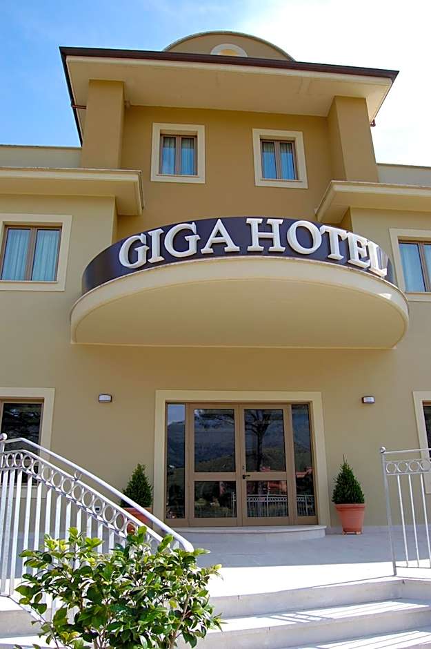 Giga Hotel