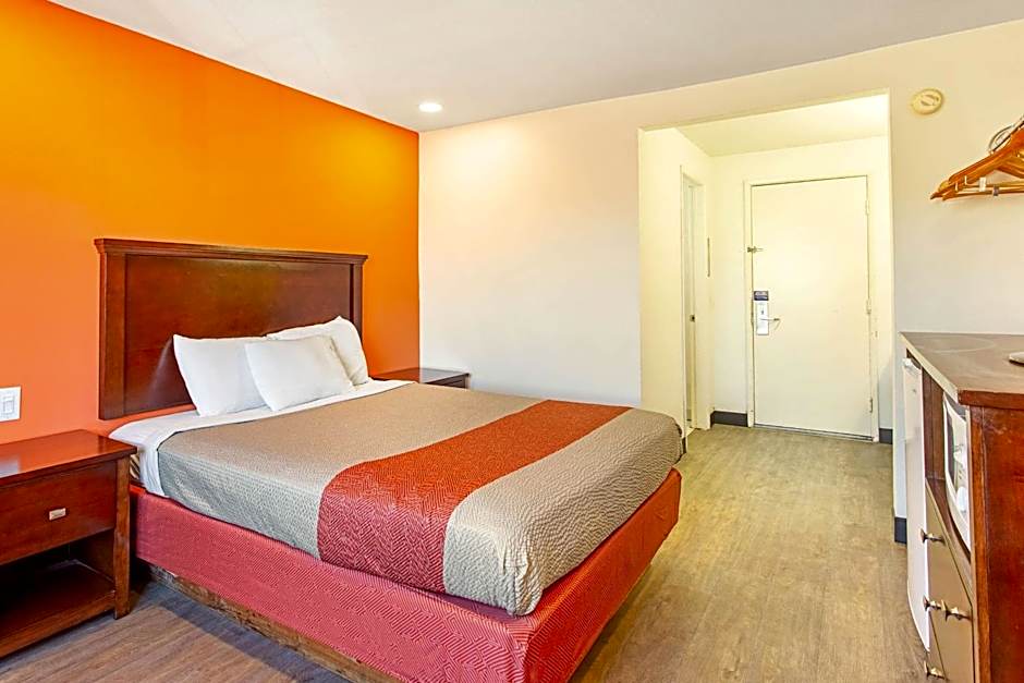 Motel 6 Pendleton, OR - West