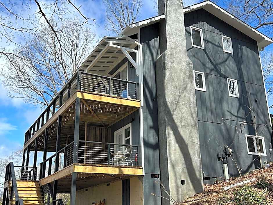 Fire Mountain Inn, Cabins & Treehouses - Bed And Breakfast