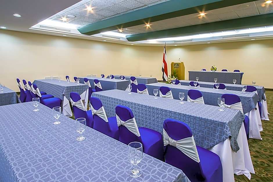 Irazu Hotel & Studios