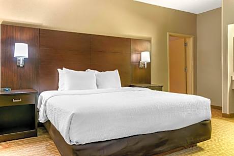 2 King Beds Suite Nonsmoking Accessible