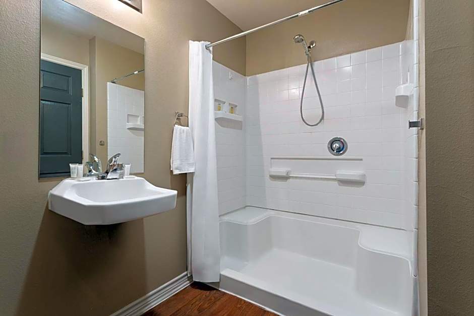 Eagle's Den Suites Carrizo Springs a Travelodge by Wyndham