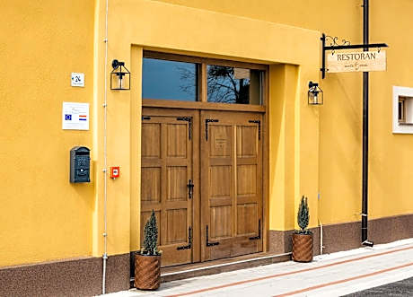 Pansion Mihića dvori
