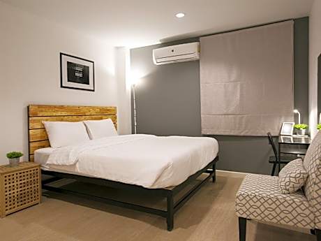 Deluxe Double Room with Private Bathroom