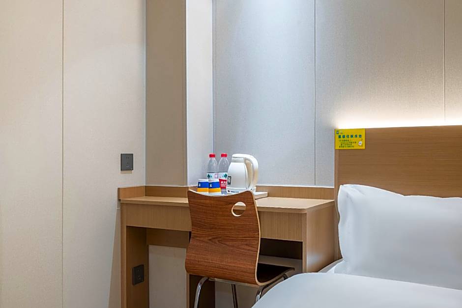 7 Days Inn Urumqi Altai Road Airport