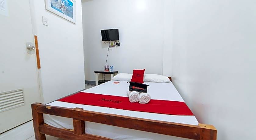RedDoorz @ Plaza Jaro Iloilo