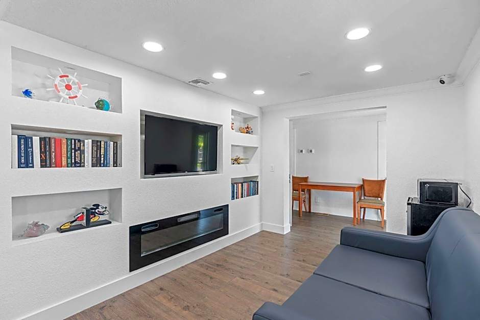 Super 8 by Wyndham Kissimmee-Orlando