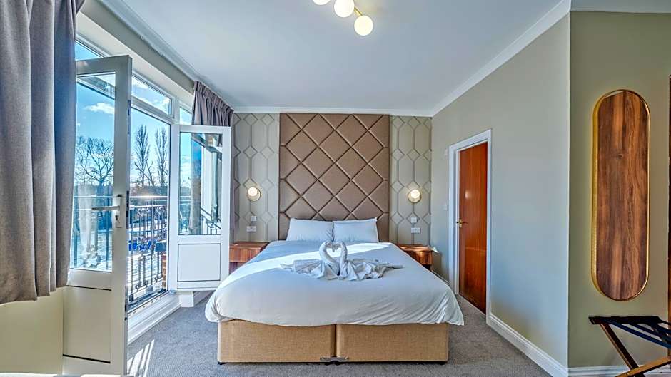 Uno Thames Hotel