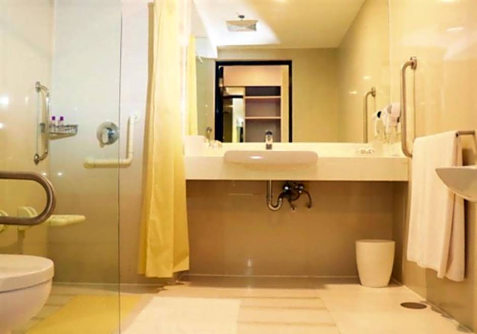 Quest Hotel & Conference Center - Cebu