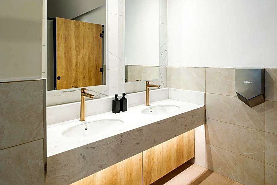 Holiday Inn Gloucester / Cheltenham By IHG