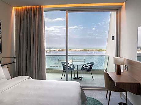 Superior Queen Apartment with Balcony and Sea View