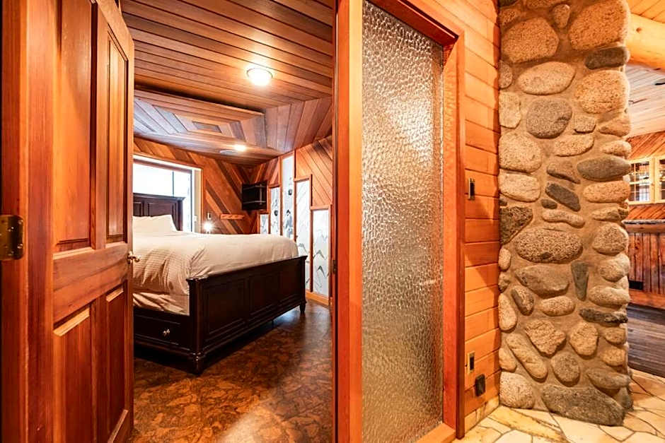 Snowridge Chalet by Outpost Whistler