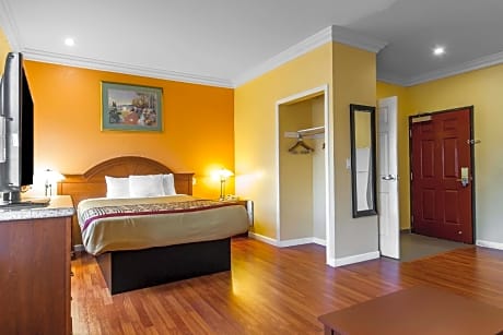 Standard with 1 Queen Bed