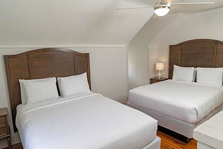 Deluxe Queen Room with Two Queen Beds