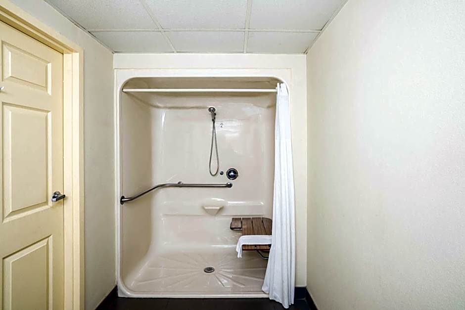 Days Inn by Wyndham Clarksville North