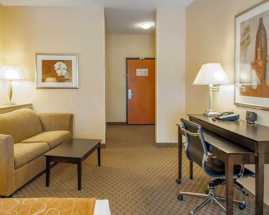 Comfort Suites