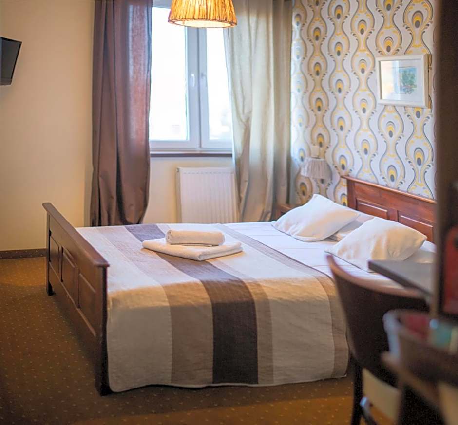 Pod Wzgórzem Bed & Breakfast