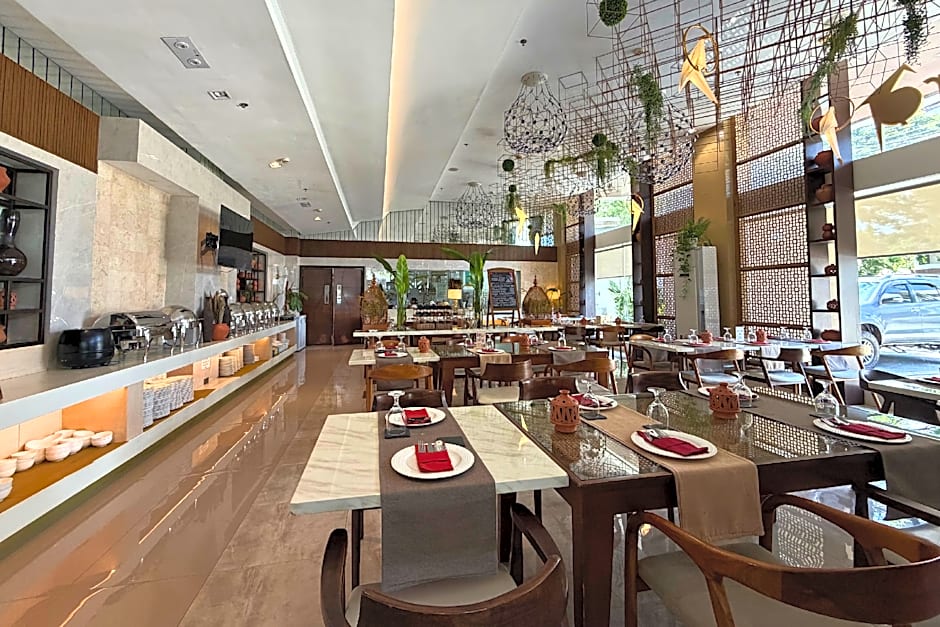 J7 Plaza Hotel