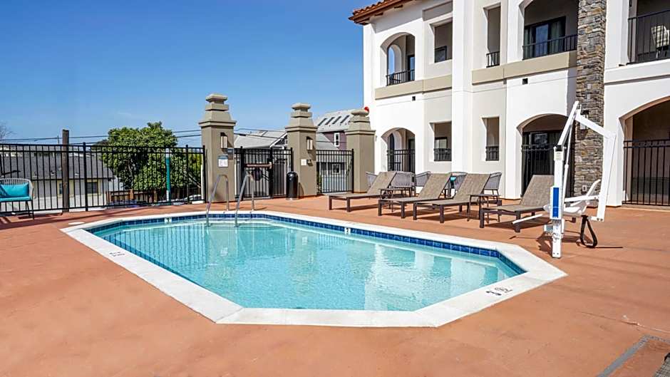 La Quinta Inn & Suites by Wyndham Santa Cruz