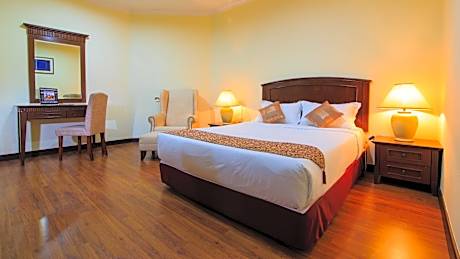Grand Deluxe Two-Bedroom Apartment