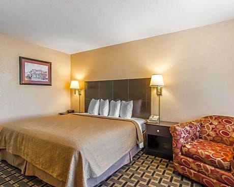 1 King Bed, Nonsmoking