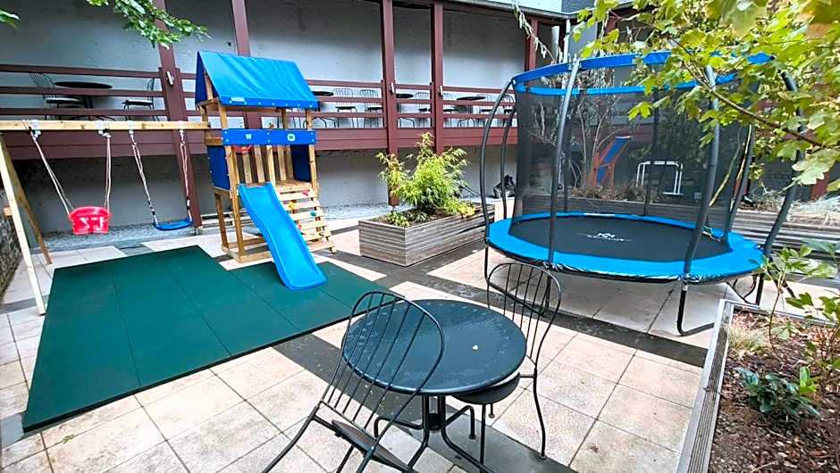 Urban Yard Hotel