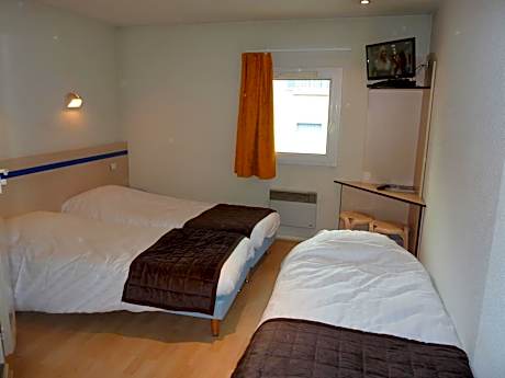 Triple Room (2 Adults + 1 Child)