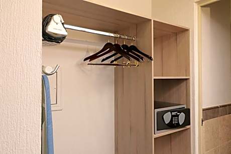 Queen Room with Two Queen Beds - Hearing Accessible/Non-Smoking