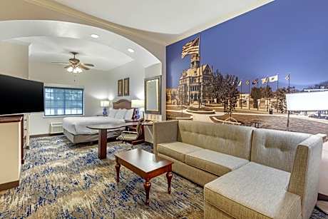 King Suite - Non-Smoking