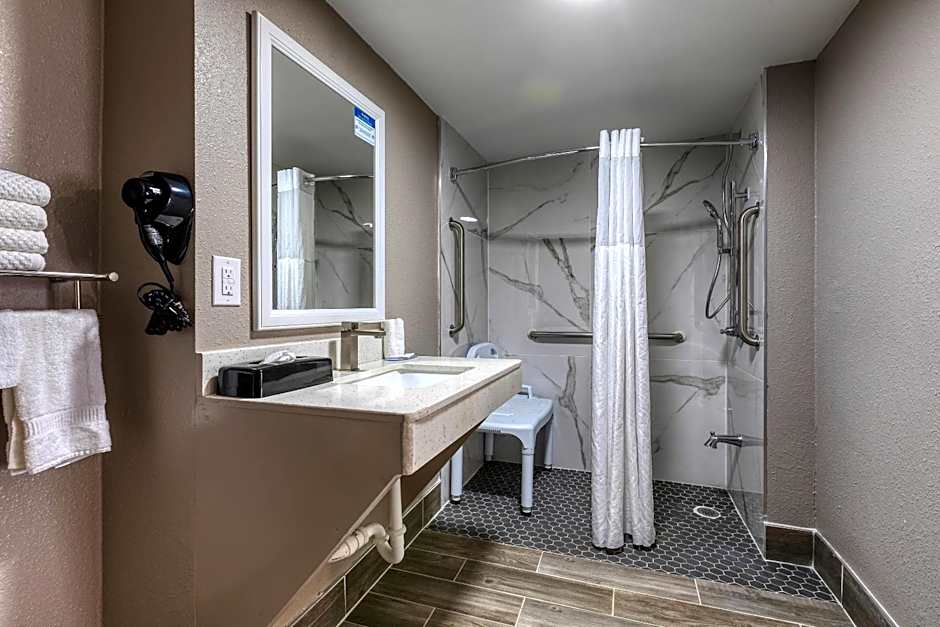 Clarion Pointe