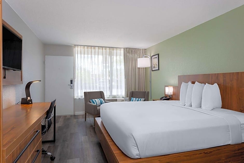 Ramada by Wyndham Altamonte Springs