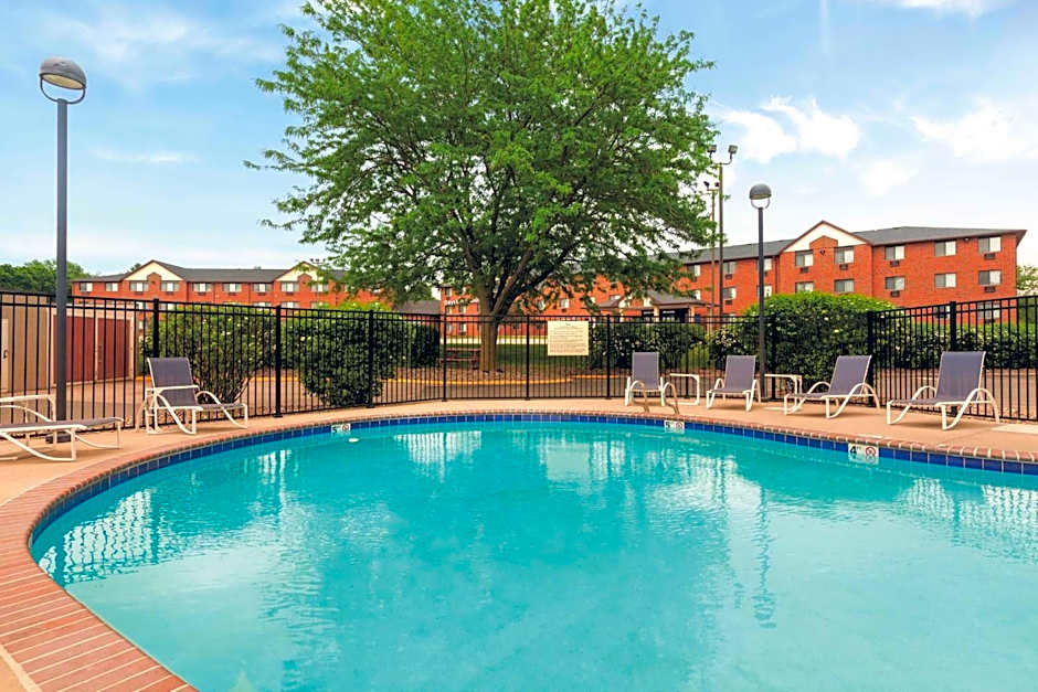 Hampton Inn By Hilton Des Moines Airport