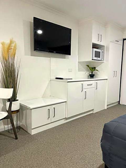 Estelle Kramer Motel