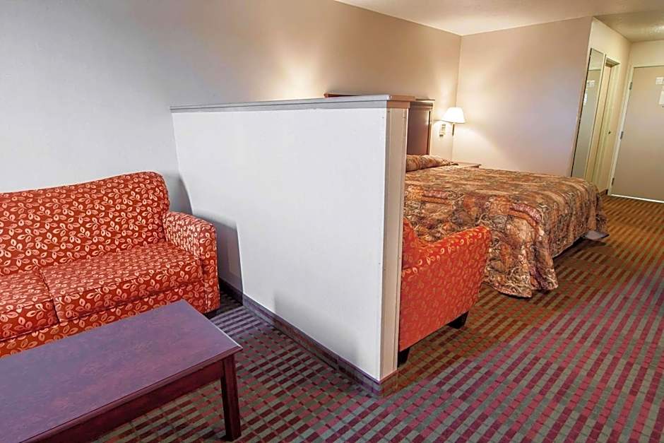Bridgeway Inn & Suites