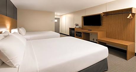 Double Room with Two Double Beds - Pet Friendly/Non-Smoking