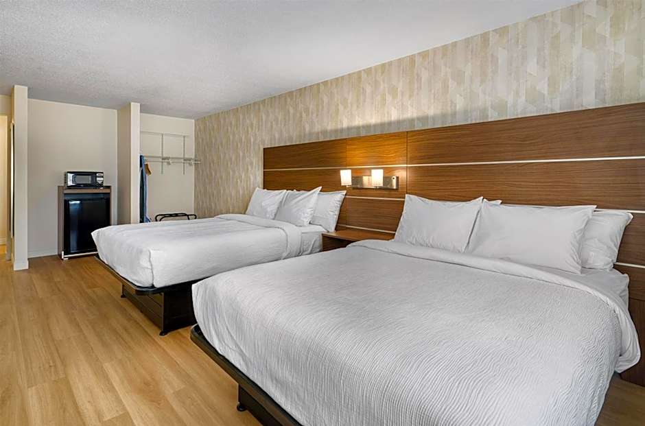 Baldwin Inn & Suites, SureStay Collection by Best Western