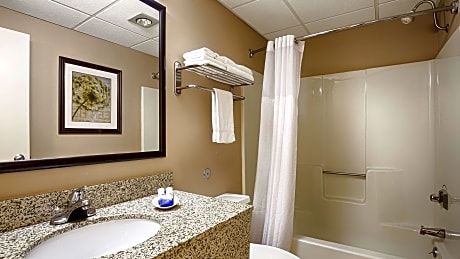 2 QUEEN BEDS,MOBILITY ACC,COMMASSIST,ROLL SHWR,NSMK,FULL BREAKFAST