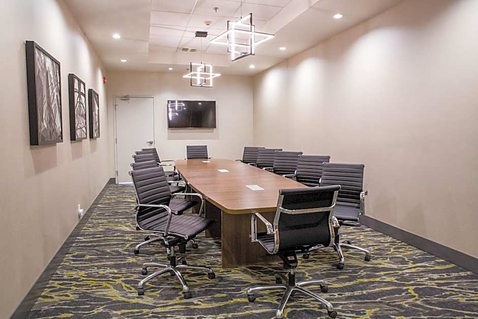 Holiday Inn Hotel & Suites Calgary South - Conference Ctr By IHG