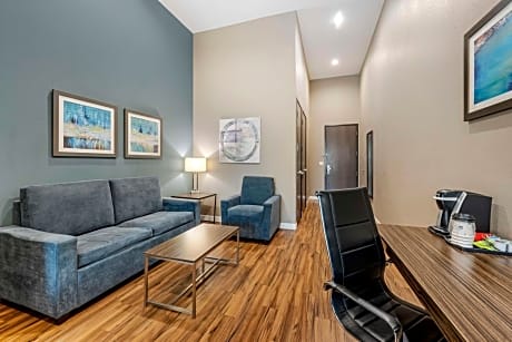 Queen Suite with Sofa Bed - Disability Access/Non-Smoking