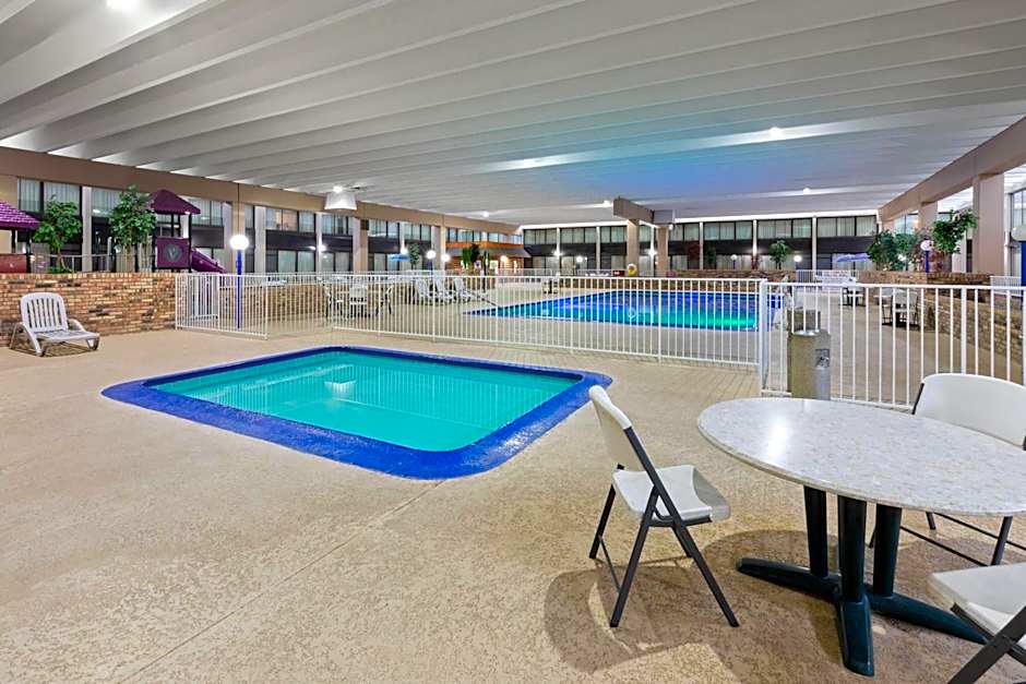 Ramada Hotel & Conference Center by Wyndham Grayling